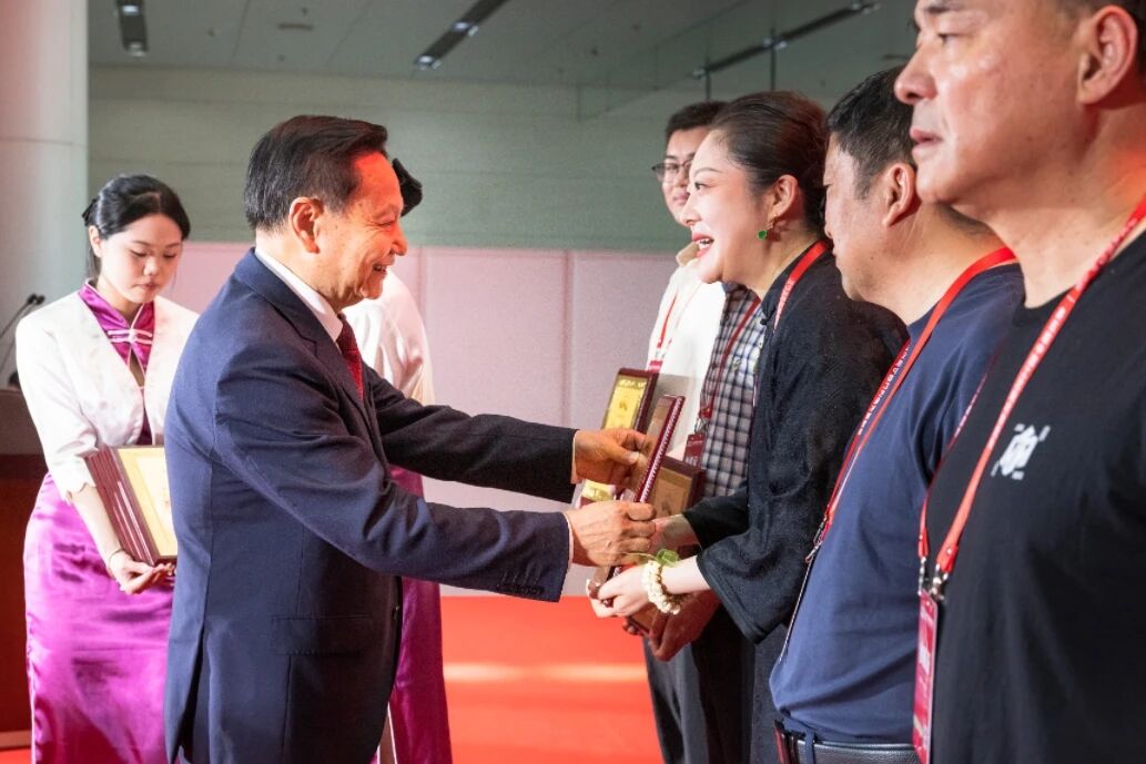 圆满闭幕｜八向擎旗开格局 品兴工美立潮头